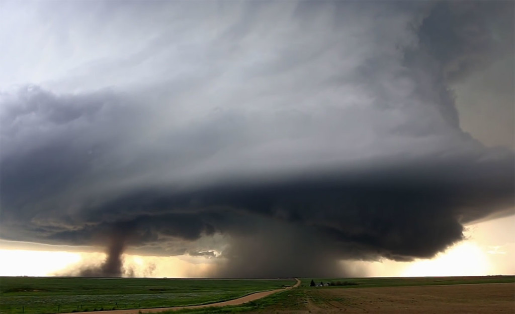 big weather chasing tornadoes in the heart of america